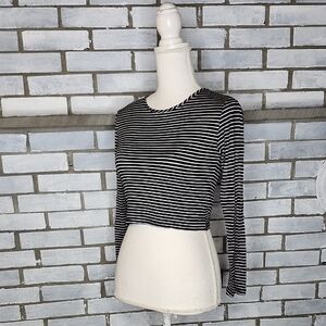 • NWT Livi By Olivia Rae Long Sleeve Striped Crop Top Size Small Black & White